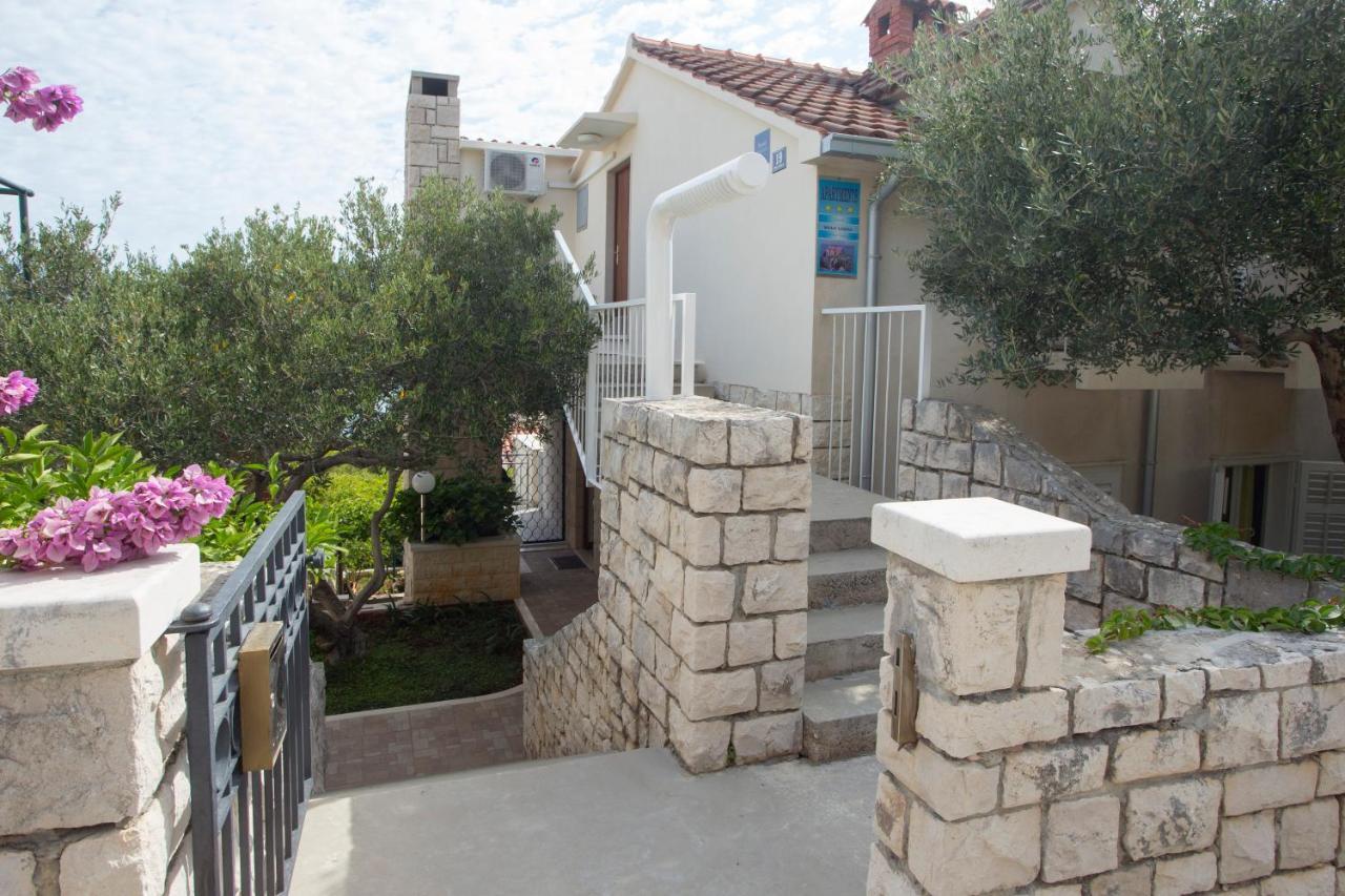 Apartment Damir Postira Exterior foto