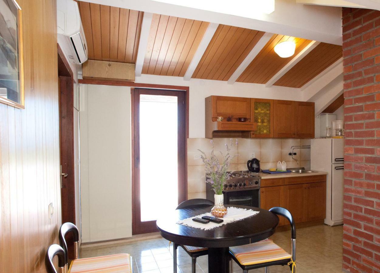 Apartment Damir Postira Exterior foto